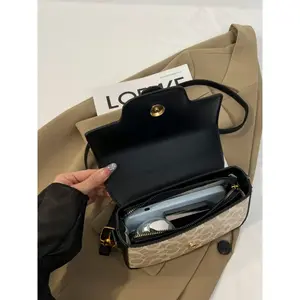 Compact Yet Spacious Bag, Short Handle & Adjustable Straps, Perfect for Commuting/date/walking, Leather Patchwork & Metal Buckle, Versatile Color