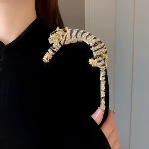 XIALUOKE Vintage Hyperbole Rhinestones Large Tiger Shoulder Decor Brooches For Women Unique Design Party Jewelry New