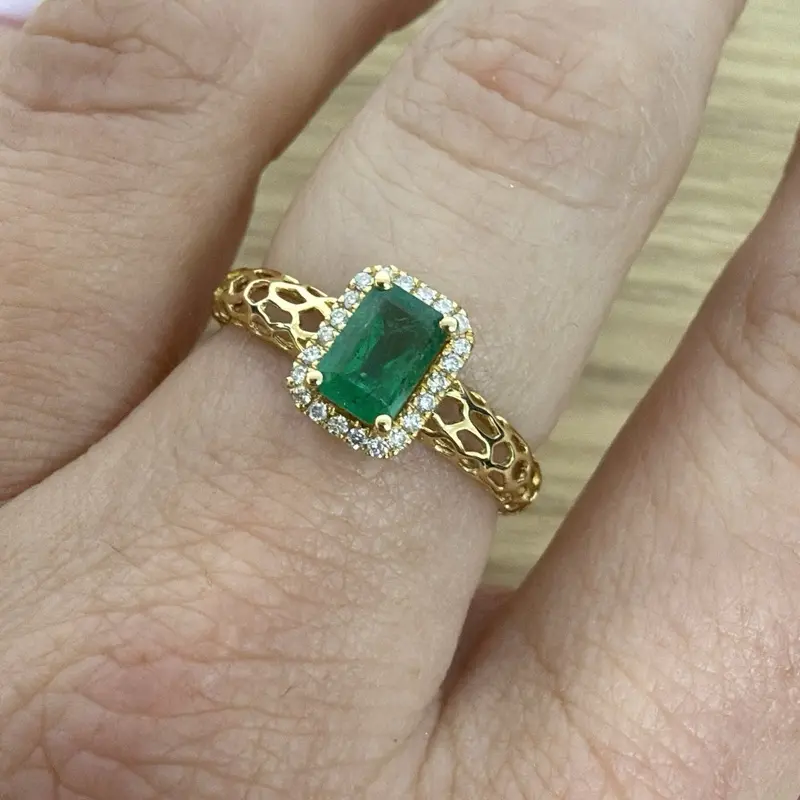 18k Gold Emerald and Diamond Ring - Size 7