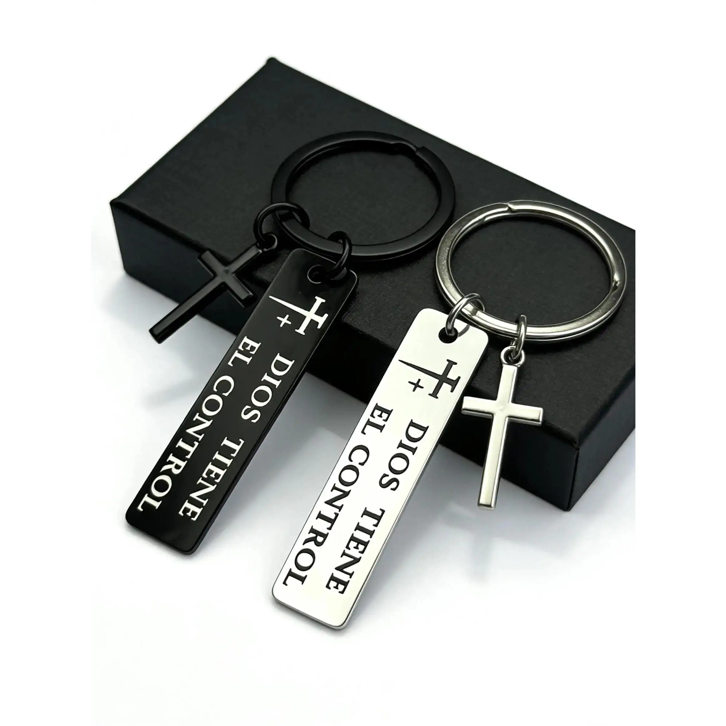 HOLDNEAR God Is In Control Cross Charm Keychain - Faith-Inspirational Religious Accessory, Christian Gift for Men, Festive Occasion Party Bag Gift, Keychains