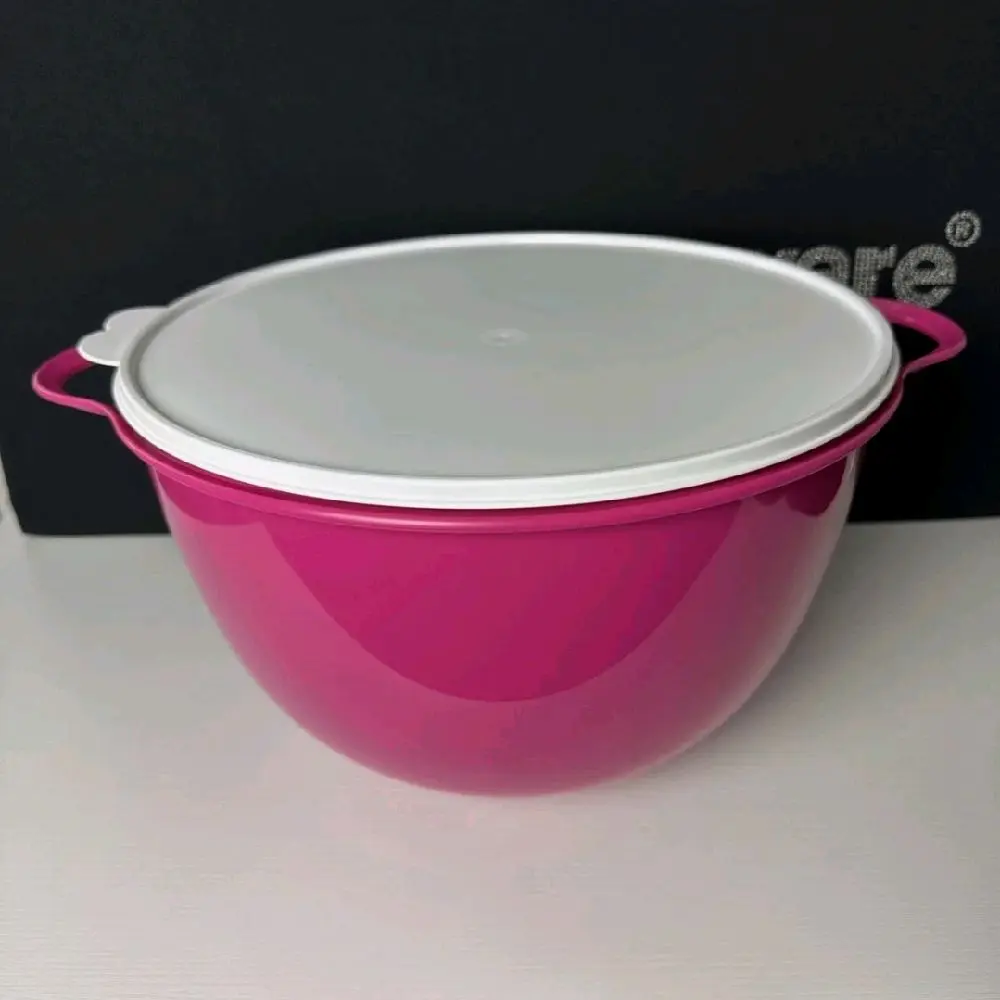 pale pink bowl for mixing or storing 14 L. pale pink bowl for mixing or storing 14 L.