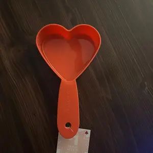 Heart-Shaped 1-Cup Kitchen Measuring Mug, Precise Weighing Kitchen Utensil for Cooking Baking