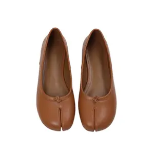 Minimalist Tabi Split-Toe Ballet Flats with Knotted Button Detail, Square Round Toe, Slip-On Style, Low Heel, Solid Color – All-Season Versatile Footwear