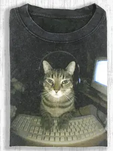 230G Le Lazy Cat Internet Cafe Print T-Shirt | High-Quality Quilted Retro Fashion Brand, Suitable for Daily Wear, Loose Fit, Crew Neck, Geometric-Pattern, Perfect for Adults, Ideal Gift for Pet LoversValentine's Day present Crewneck Tshirt