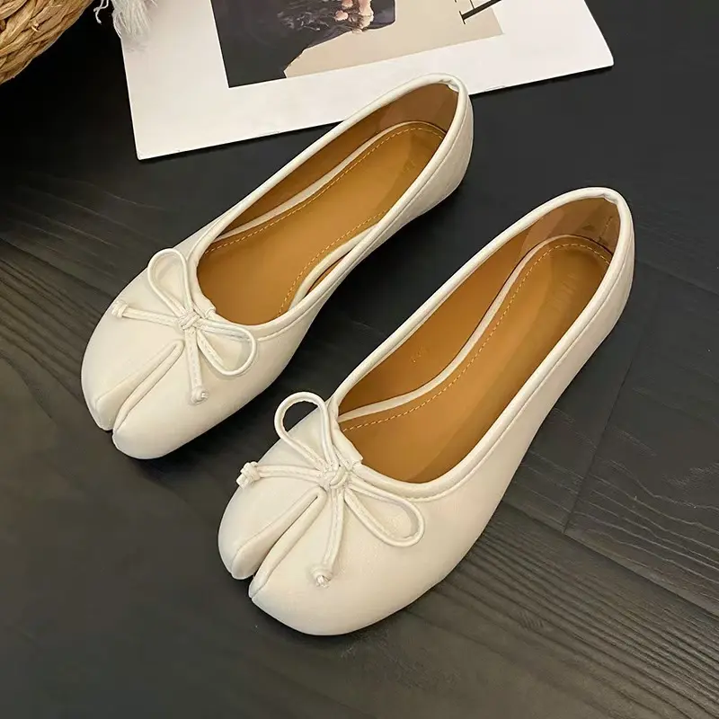 Niche Design Silver Metallic Split-Toe Shoes Bow Decorated Flat Women’s Shoes Fashion Street Essential