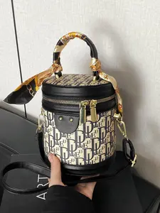 New Fashion Women's Shoulder Bag, Versatile Crossbody Backpack, Large Capacity, Unisex Design, All Seasons, Adjustable Strap
