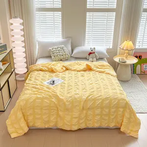Guiqiqi Summer Comforter Queen Size, Soft Lightweight Yellow Summer Quilt with Breathable Seersucker Textured Plaid, Fluffy Cozy Thin Blanket Bedding for Hot Sleepers Night Sweats
