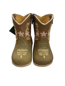 Bota Vaquerita with Intricate Embroidery and Durable Construction for Everyday Wear