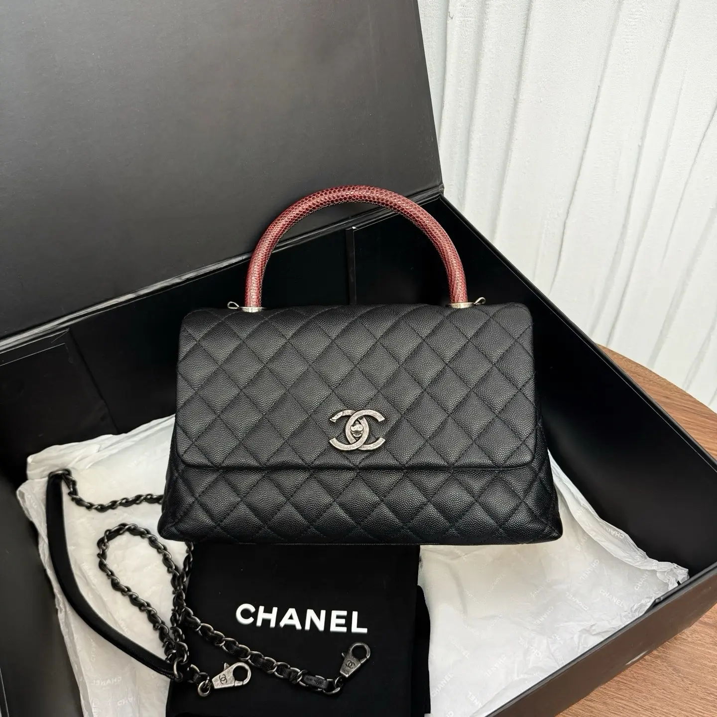 Pre-owned CHANEL Leather Shoulder Bag D0515211468