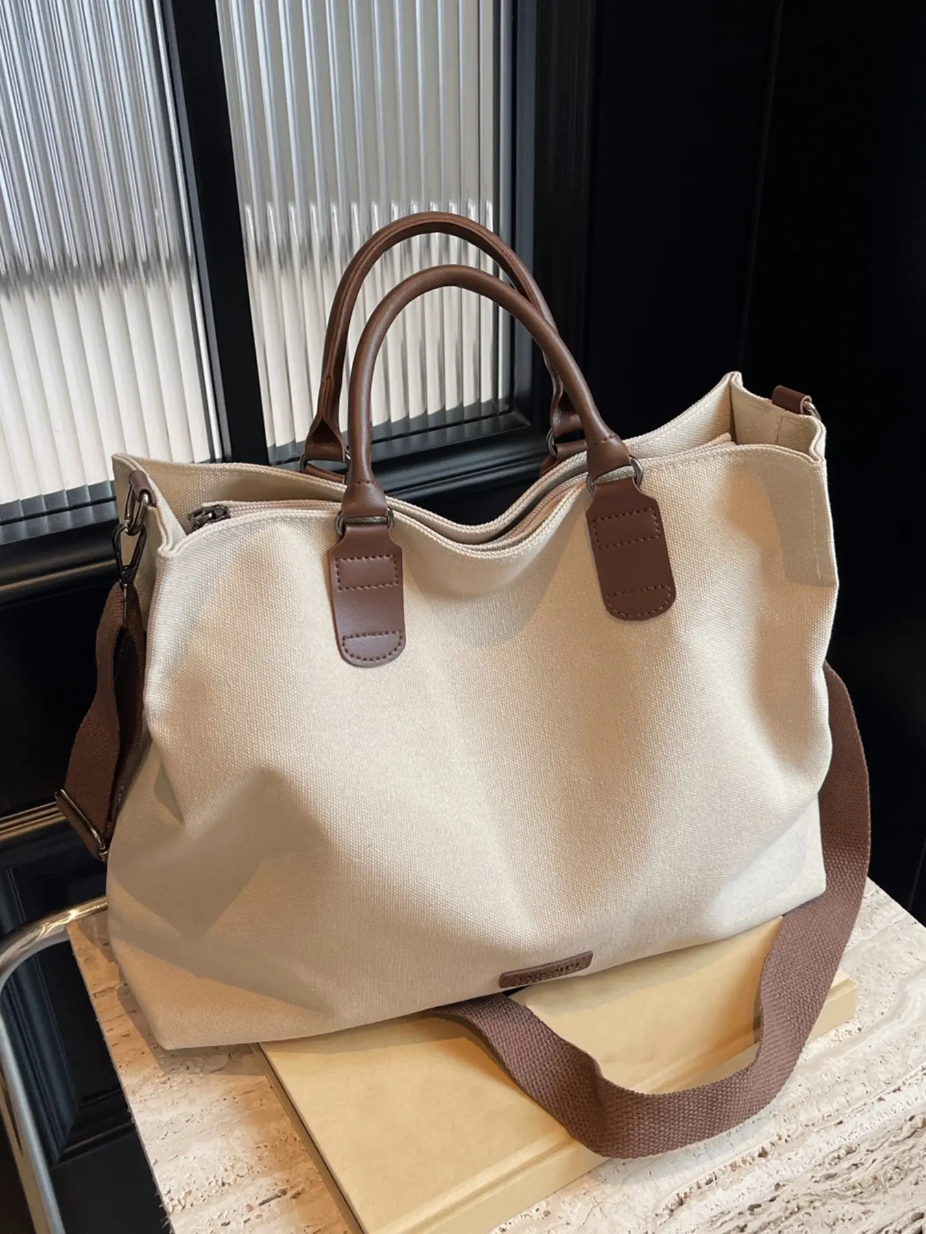 Simple, elegant, high-end retro personalized tote bag, multi back method, large capacity casual versatile single shoulder handbag, adjustable shoulder strap design, suitable for commuting to work, business office, Casual Commuter Bag, Fabric Shoulder Bags