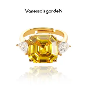 Yellow Halo | 18K gold-plated yellow Square Crystal wings 3-Stone Adjustable Ring