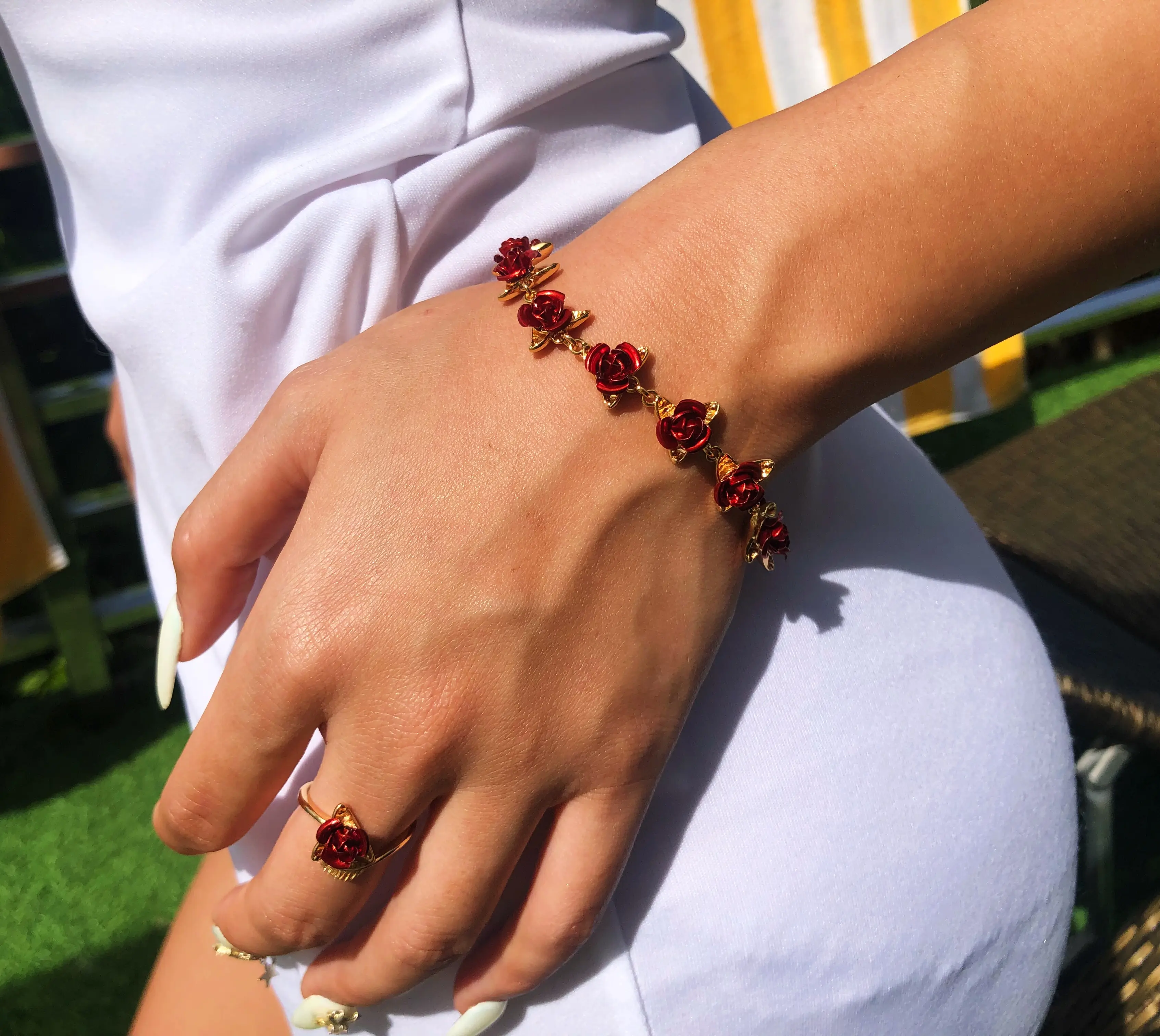 FaithHeart Floral Charm Bracelet, Link Chain Dozen Roses Jewelry, Flower Design Artificial Gemstone Accessory, Floral Charm Bracelets, Flower Design Bracelet