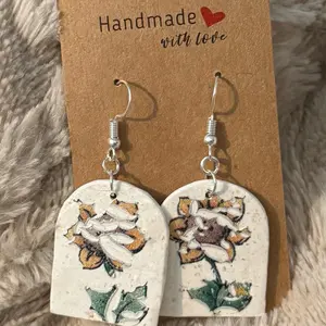 Clay Dangle Earrings - Elegant Design with Unique Clay Accents - Ideal for Any Occasion