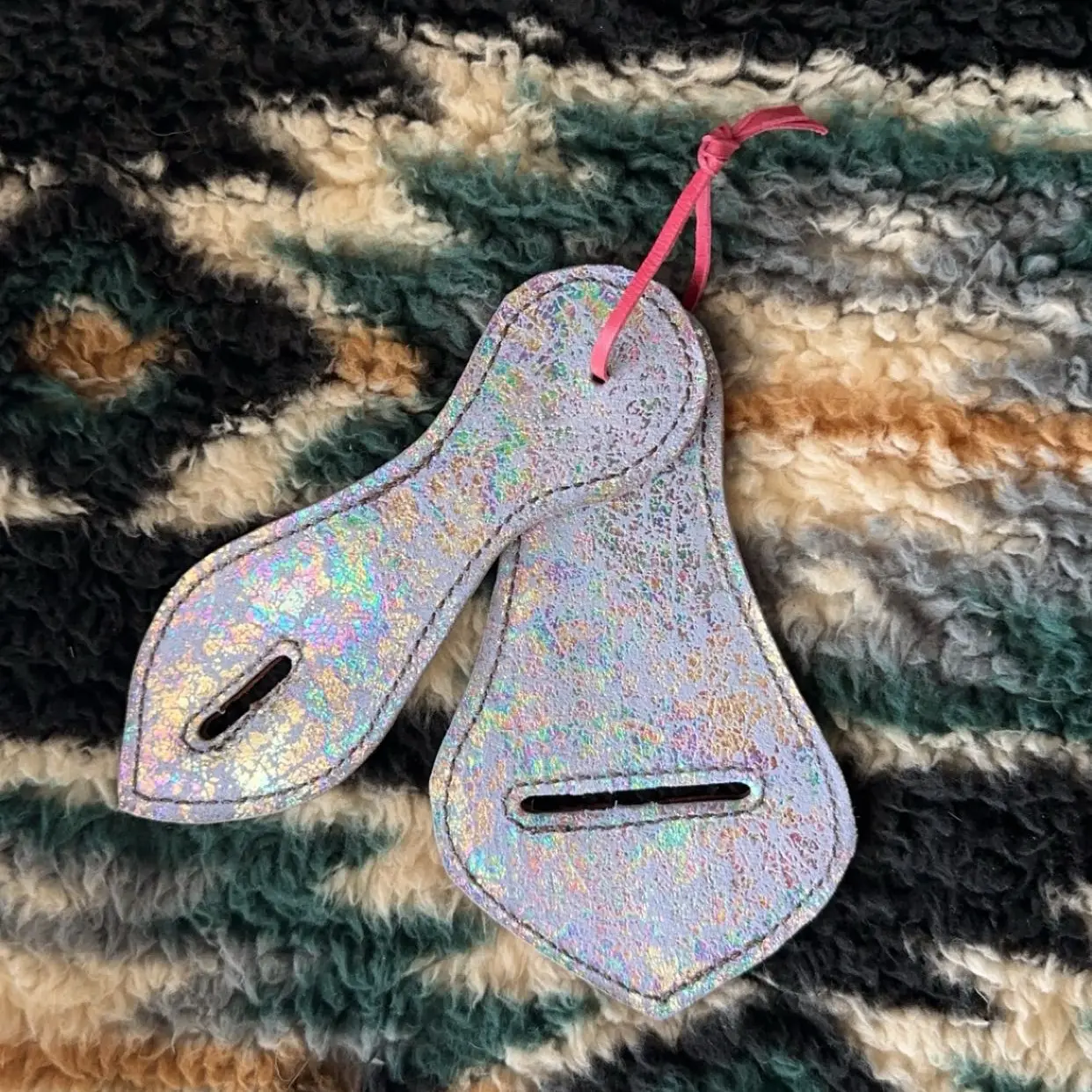 Mermaid cinch and latigo keeper