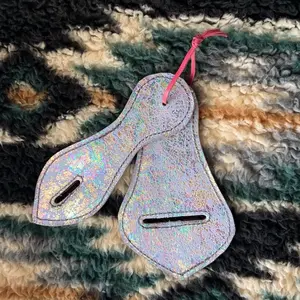 Mermaid cinch and latigo keeper