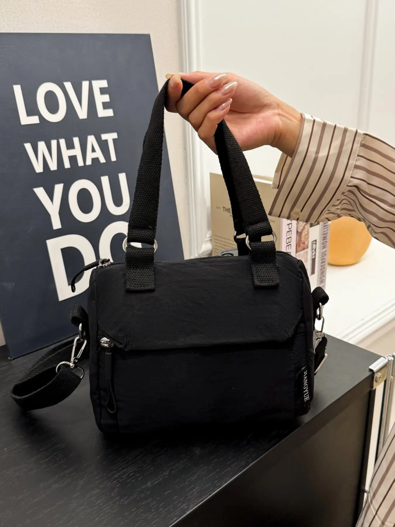 Women's handbag, solid color and clean color crossbody bag, zipper closure, fashionable and versatile, casual and simple, suitable for students to go to school, work, commute, shopping, women's handbag, Casual Trendy Handbag, Trendy Commuting Bag