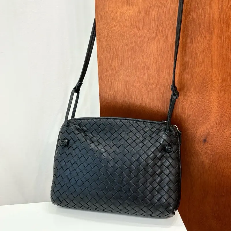 Pre-owned BOTTEGA VENETA leather Clutches & Wristlets Nappa Intrecciato Nodini Crossbody Messenger Tourmaline