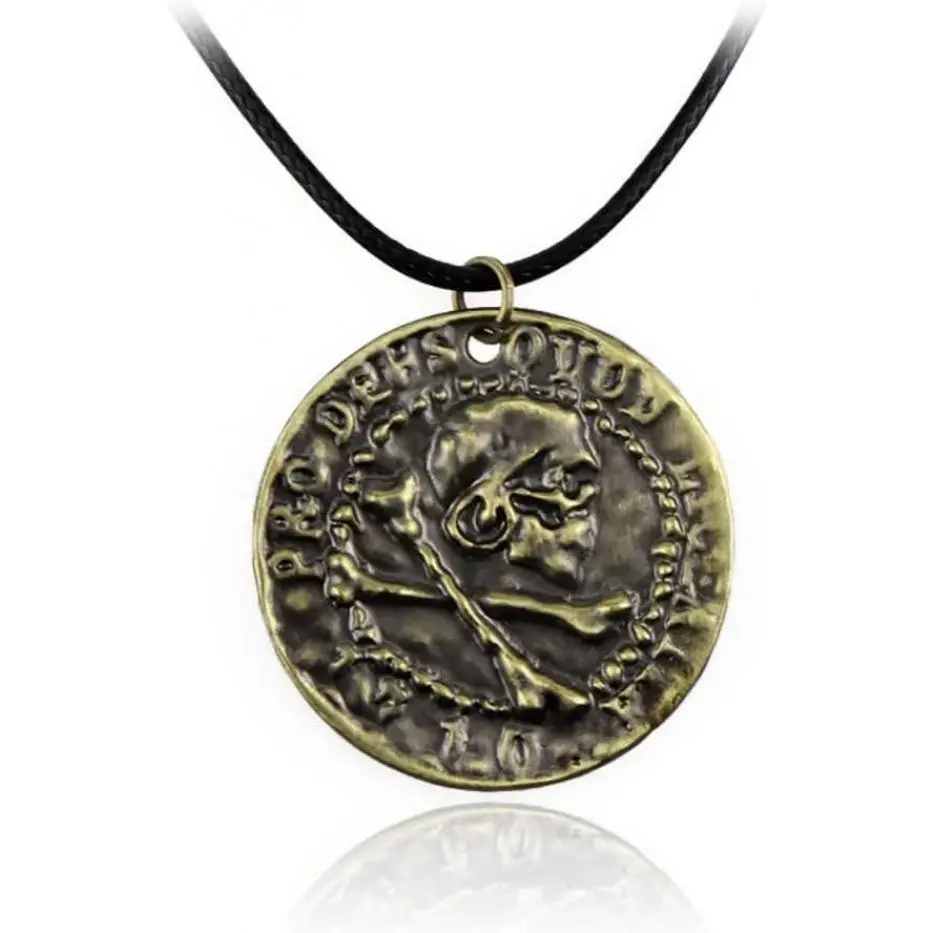 Vintage Engraved Pirate Skull Coin Necklace Cross Bone Pirate Treasure Coin Pendant Necklace