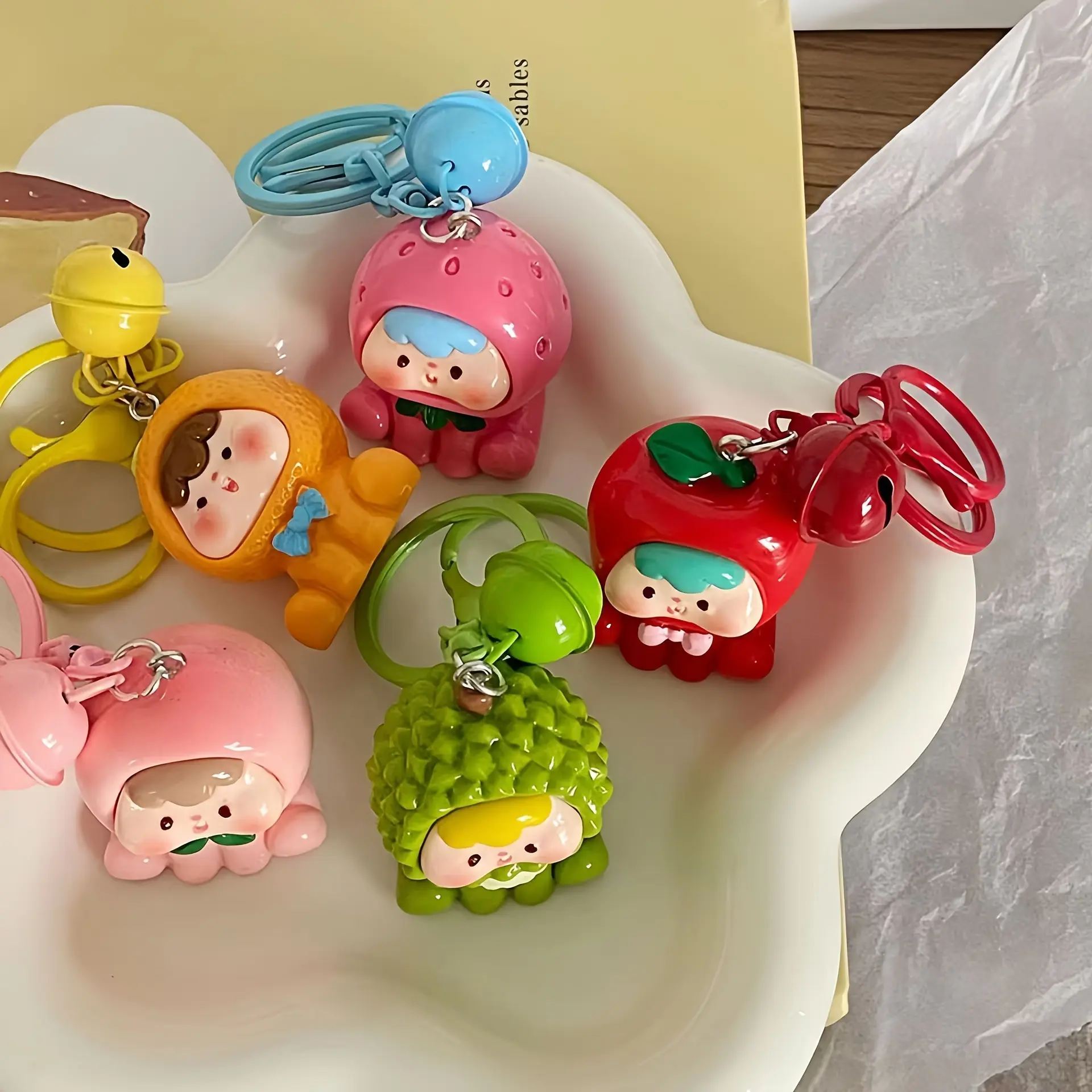 2/20 pieces, resin creative 3D fruit keychain, student accessories gift pendant