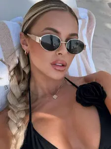 Oval Fashion Glasses with Retro Metal Frame, Stylish Accessory for Travel and Beach Holidays, Chic Sunglasses for Summer, Trendy Beach Eyewear