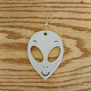 3D Printed Alien Keychain - Grey Design with Smiling Face, Chain Attachment, Unique 3D Printed Look