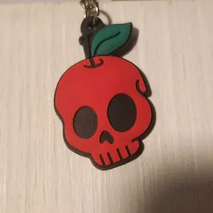 APPLE SKULL KEYCHAIN