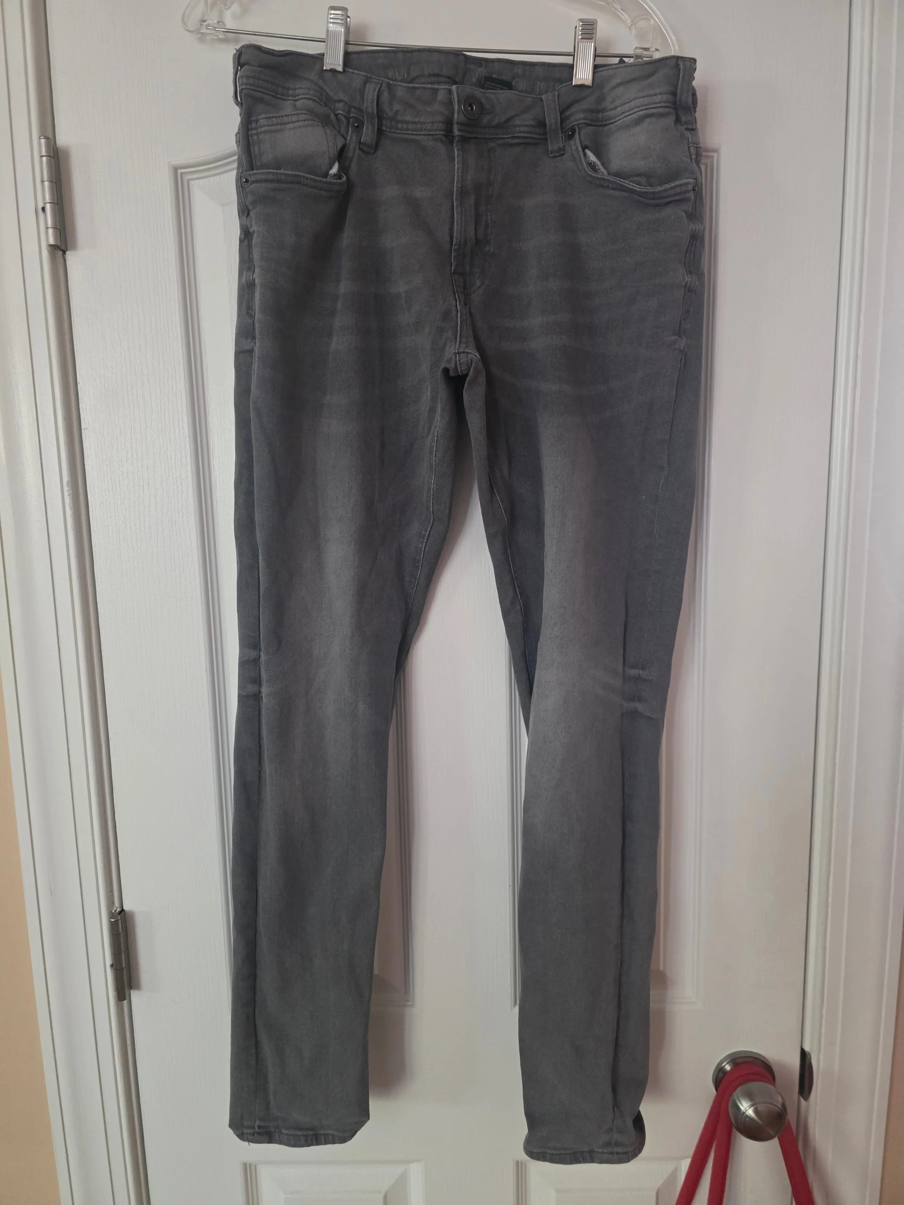 Unisex Grey Wash Denim Jeans (32/32) Gently Used Skinny Straight Buffalo David Bitton