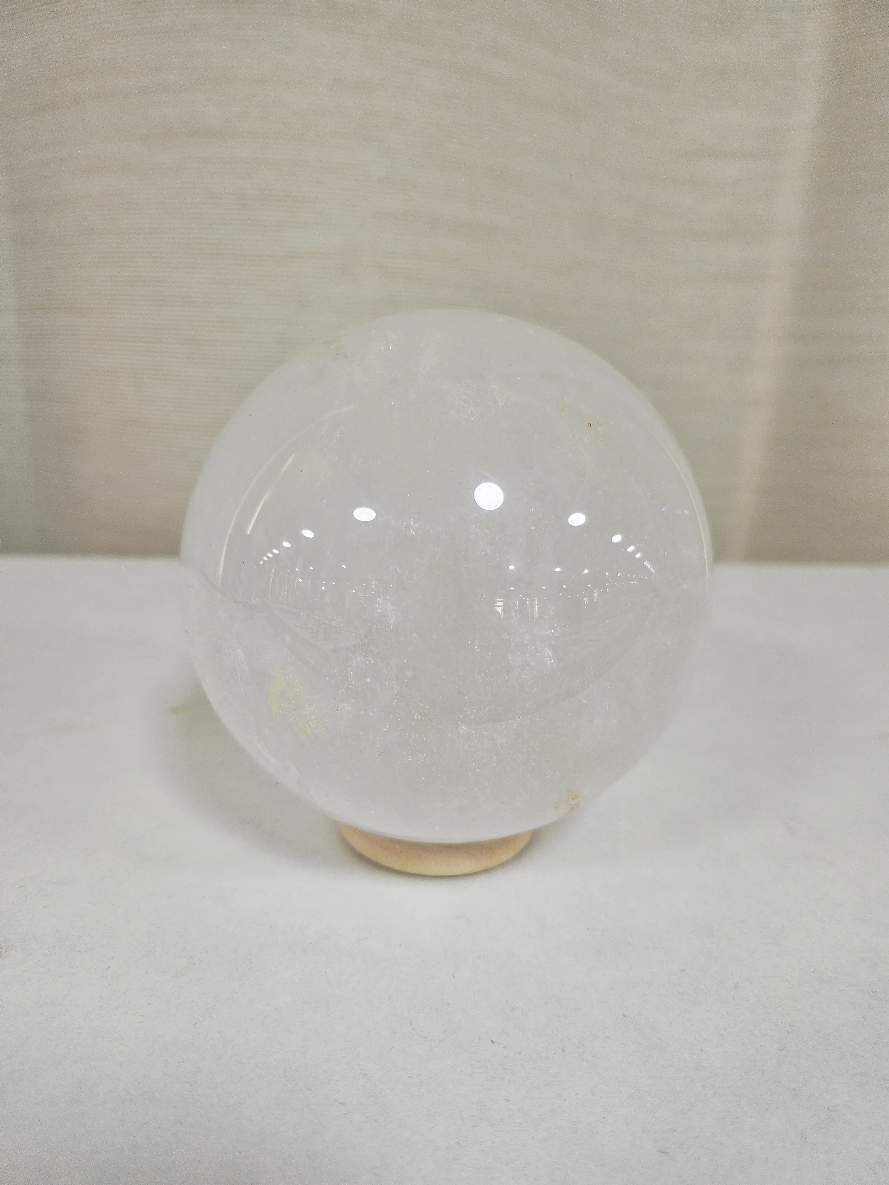 White Crystal Balls different sizes, sold by kilogram. White Crystal Balls different sizes, sold by kilogram.