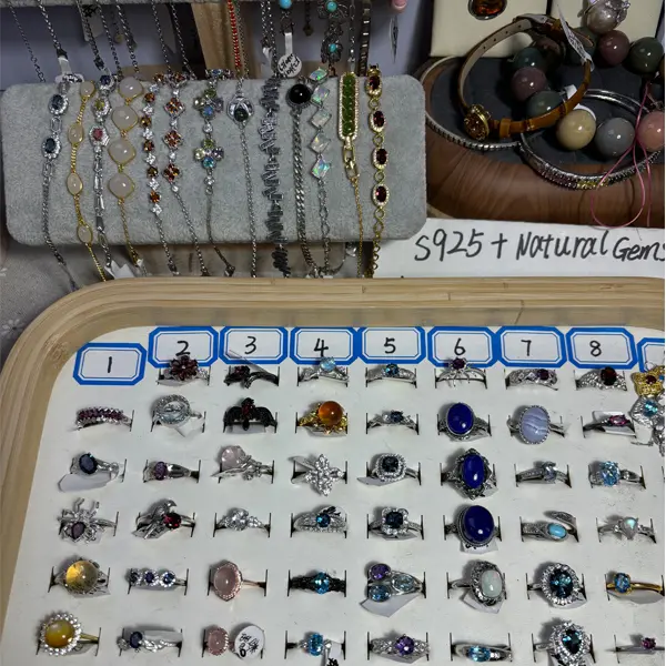 Place orders here during the live stream / Rings / Pendants / Bracelets / Earrings