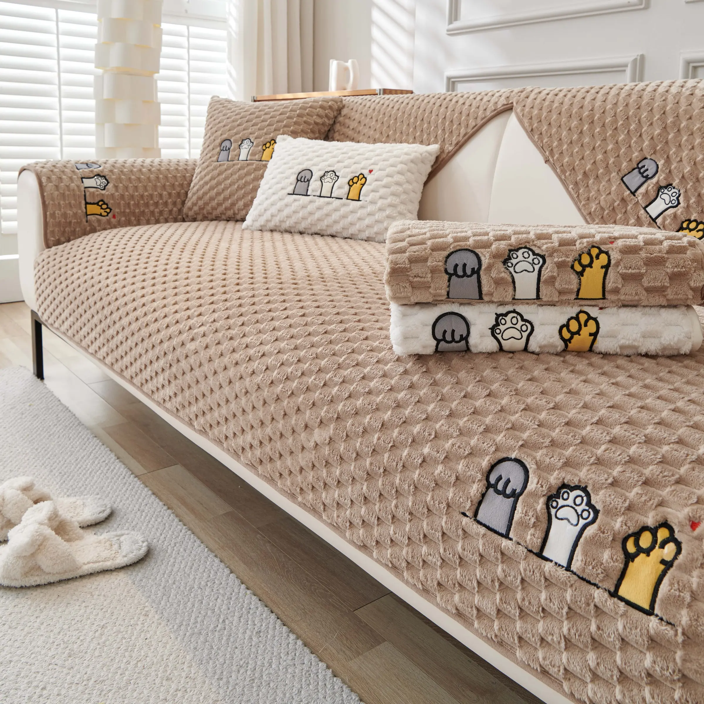 Plush Sofa Cushion Cover, Cute Cat Dog Paw Couch Cover, Thick Non-Slip Sofa Pad for 1/2/3/4 Seater, Washable Bubble Textured Sofa Throw, Pet-Friendly Anti-Scratch Couch Mat, Soft Sofa Protector, Beige Living Room Decor for Home