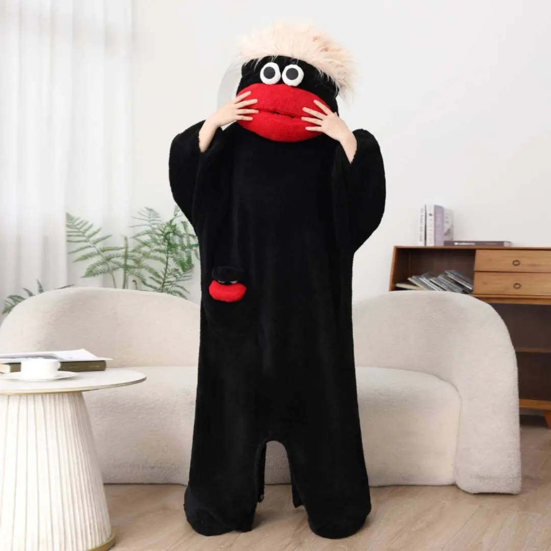 Black large-mouth jumpsuit + shoes + comb