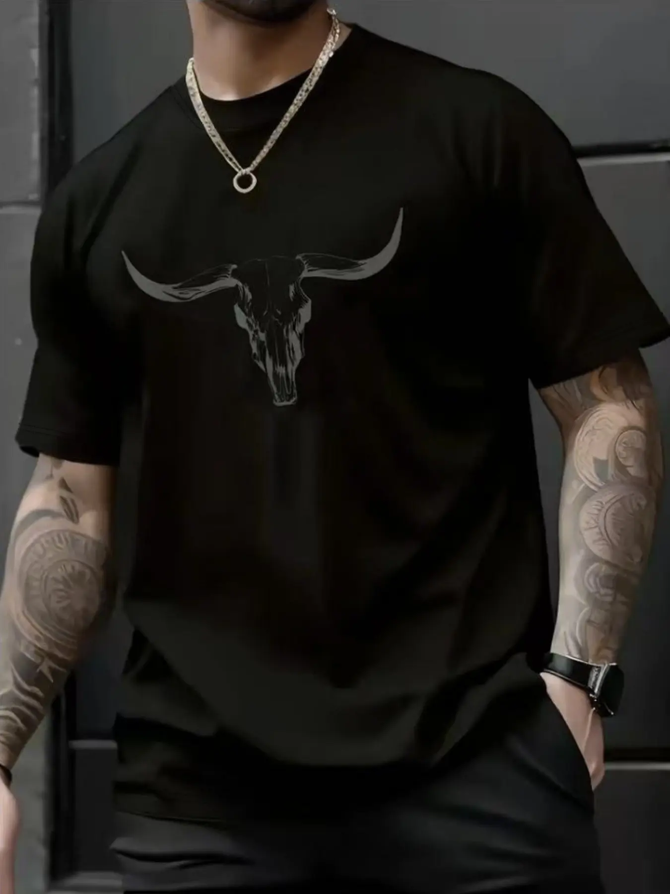 Men's Classic Bull Head Pattern T-Shirt, Summer Round Neck Short Sleeve Casual Top, Comfortable Breathable Outdoor Wear, Loose-Fitting Long Tee, Menswear