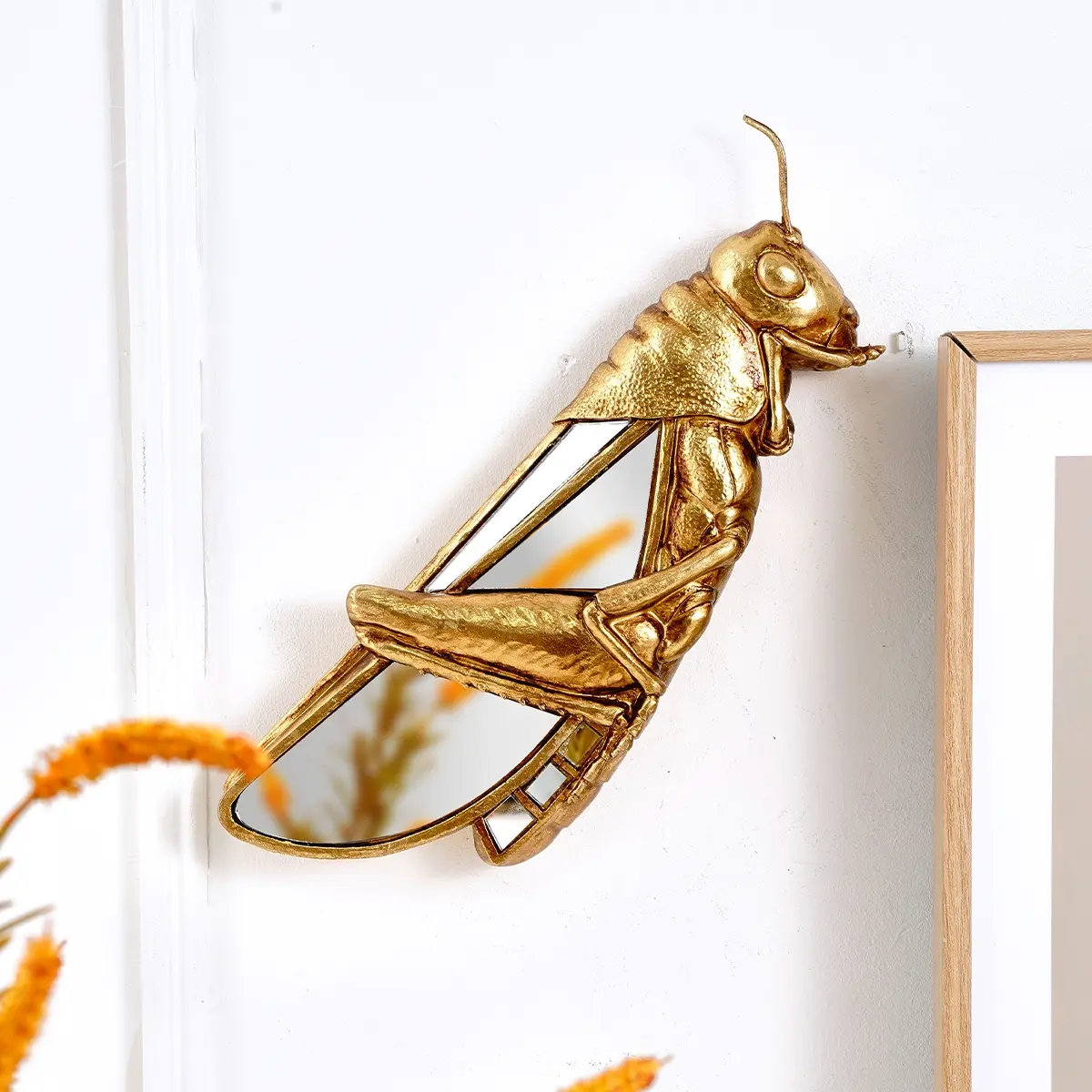 Resin Grasshopper Wall Hanging Decor, Decorative Hanging Piece, Decorative Wall Art, Wall Ornaments, Creative Home Decoration Craft, Mirror Surface Design, Perfect Gift for Insect Lovers