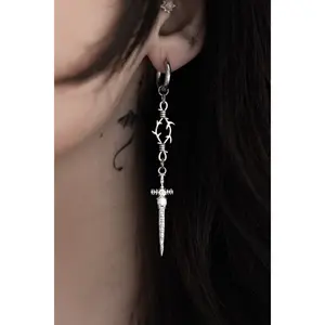 Knight’s Thorn Earrings