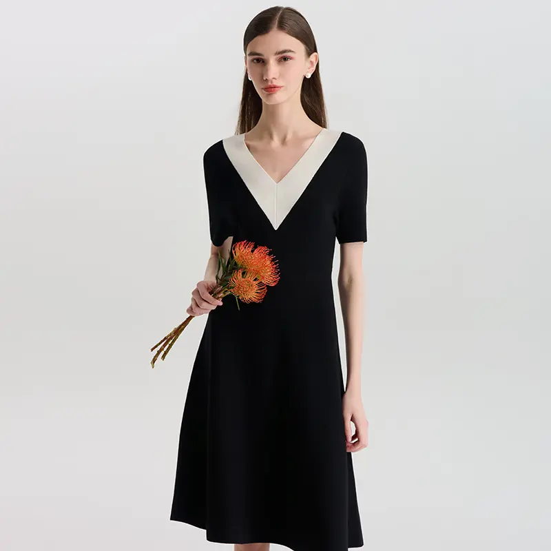 GOELIA Contrast V-Neck Slim Knitted Women Midi Dress