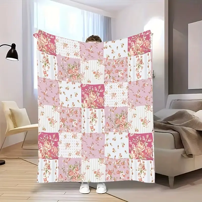 Cozy Pink and White Floral Patchwork Fleece Throw Blanket - Vintage Garden Print, Soft Texture, Ideal for Adults' Napping, Camping, Machine Washable, Fleece Throw Blankets