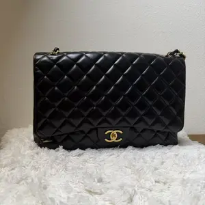 Pre-owned CHANEL Lamb Skin Crossbody Bags Classic Maxi Flap Bag