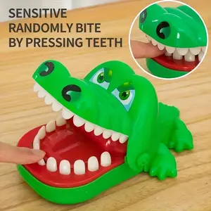 Interactive Crocodile Finger Biting Toy, Tabletop Game for Multiple Players, Pull-Back Game for Kids Aged 3+, Perfect Gift, Random Color