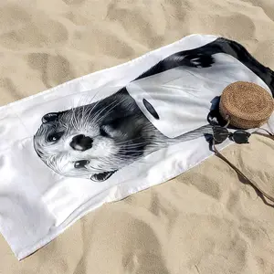 1 piece Creative drawing of an otter and toilet paper themed beach towel - Multi-functional Beach Towel, Moisture-wicking Quick-dry Fabric, suitable for Vacation, Trip, Daily, Machine Washable, Modern Pattern Style, Suitable for Various Outdoor