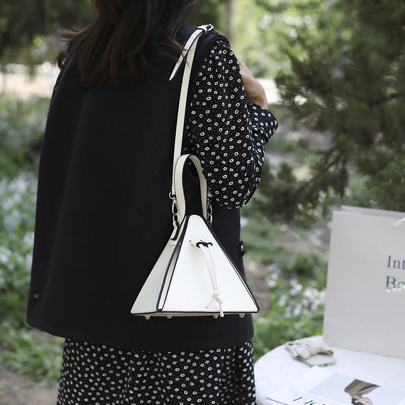Retro Handheld Triangle Bag 2026 New Niche Design Trendy Women's Bag Ins Single Shoulder Crossbody Bag