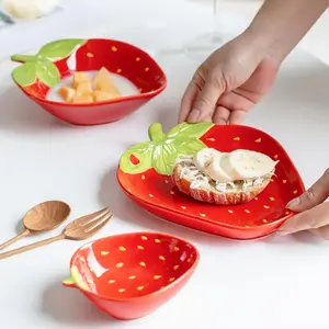 Creative Strawberry Pattern Ceramic Bowl Set, 4 Counts Cute Fruit Bowl with Wooden Handle, Dessert Bowl, Fruit Bowl for Home Kitchen