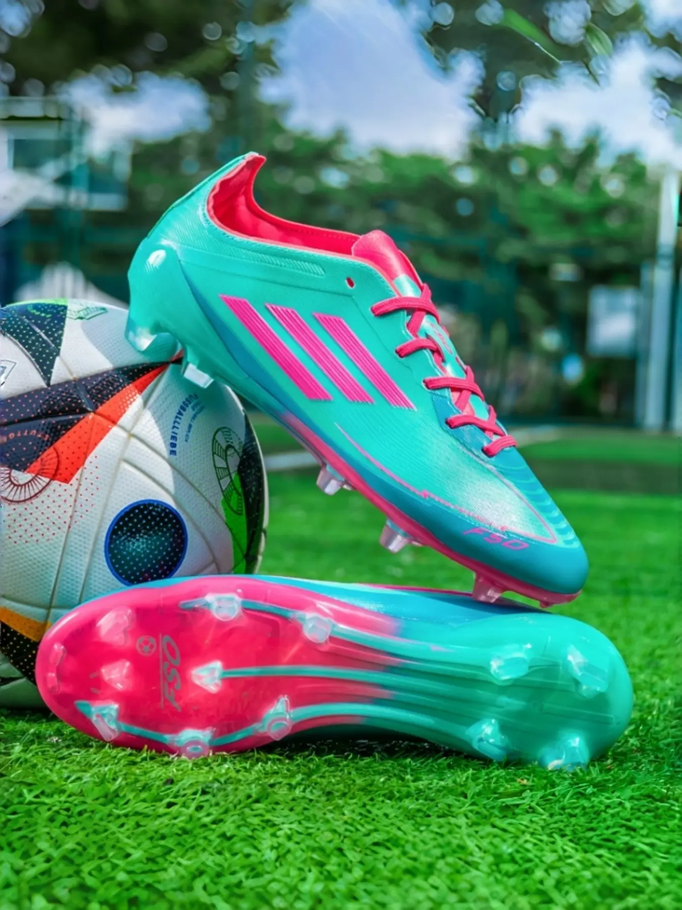 Men Women High-End Football Shoes, football boots, sports shoes, Anti-Slip Durable Outdoor Lawn Soccer Cleats, Super Grip Support, Fashionable Design, All Seasons