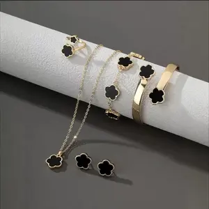 Lucky Flower Internet celebrity jewelry set, including 5 products: five-leaf flower pattern bracelet, necklace, earrings, bracelet.It is a beautiful accessory suitable for party wear and daily use.