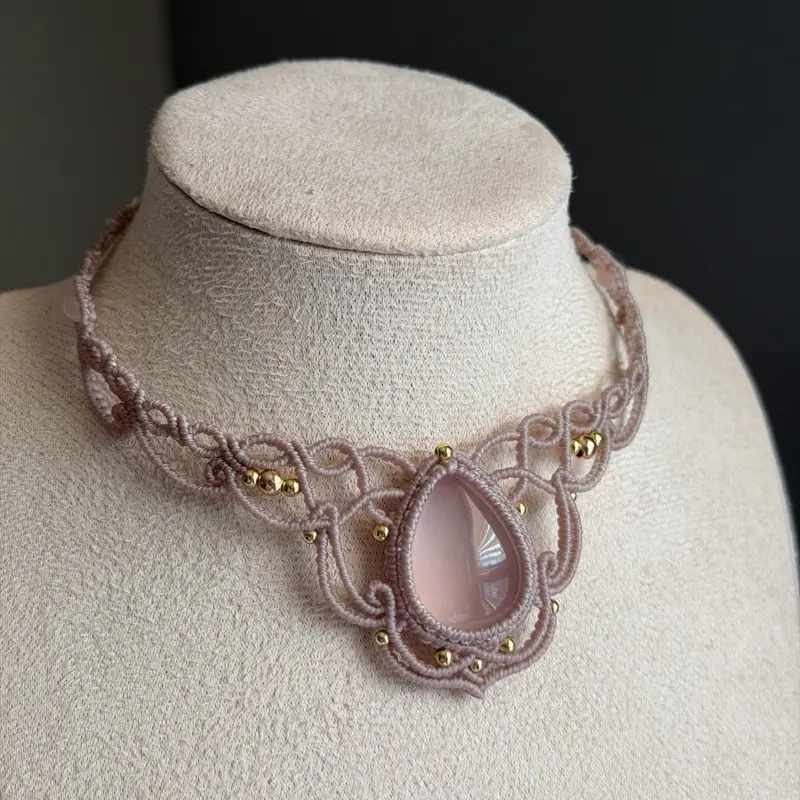 Rose quartz| Handmade macrame necklace