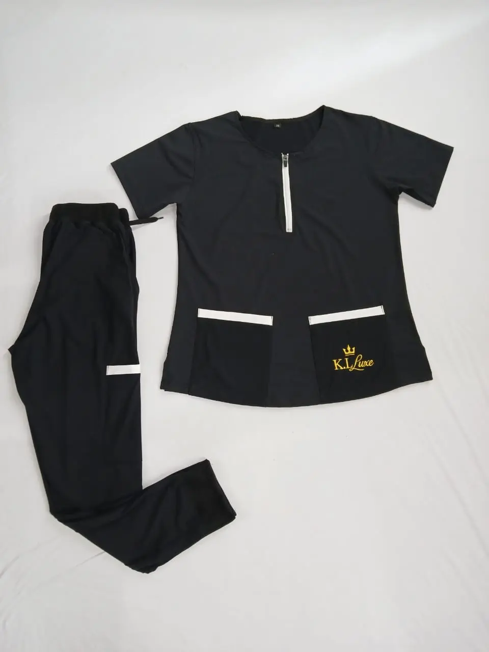 Professional Medical Scrubs Set – Comfortable & Stylish Workwear