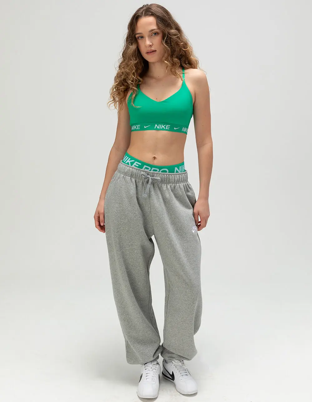 NIKE Sportswear Club Womens Oversized Fleece Sweatpants NIKE Sportswear Club Womens Oversized Fleece Sweatpants