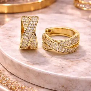 Aretes Huggies Cruzados Oro Laminado 14K