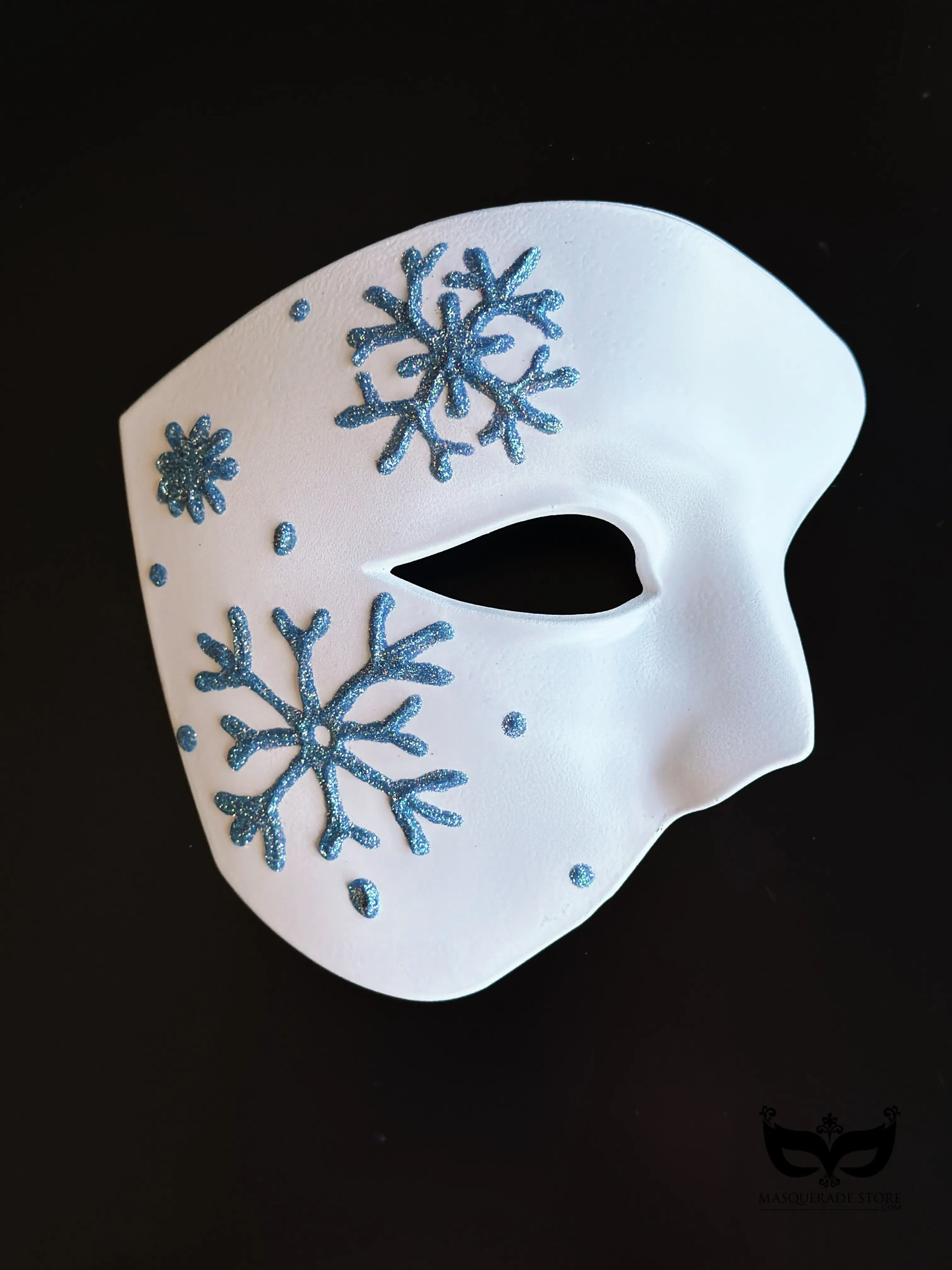 Frostveil Phantom Men Mask – Snowflake Winter
