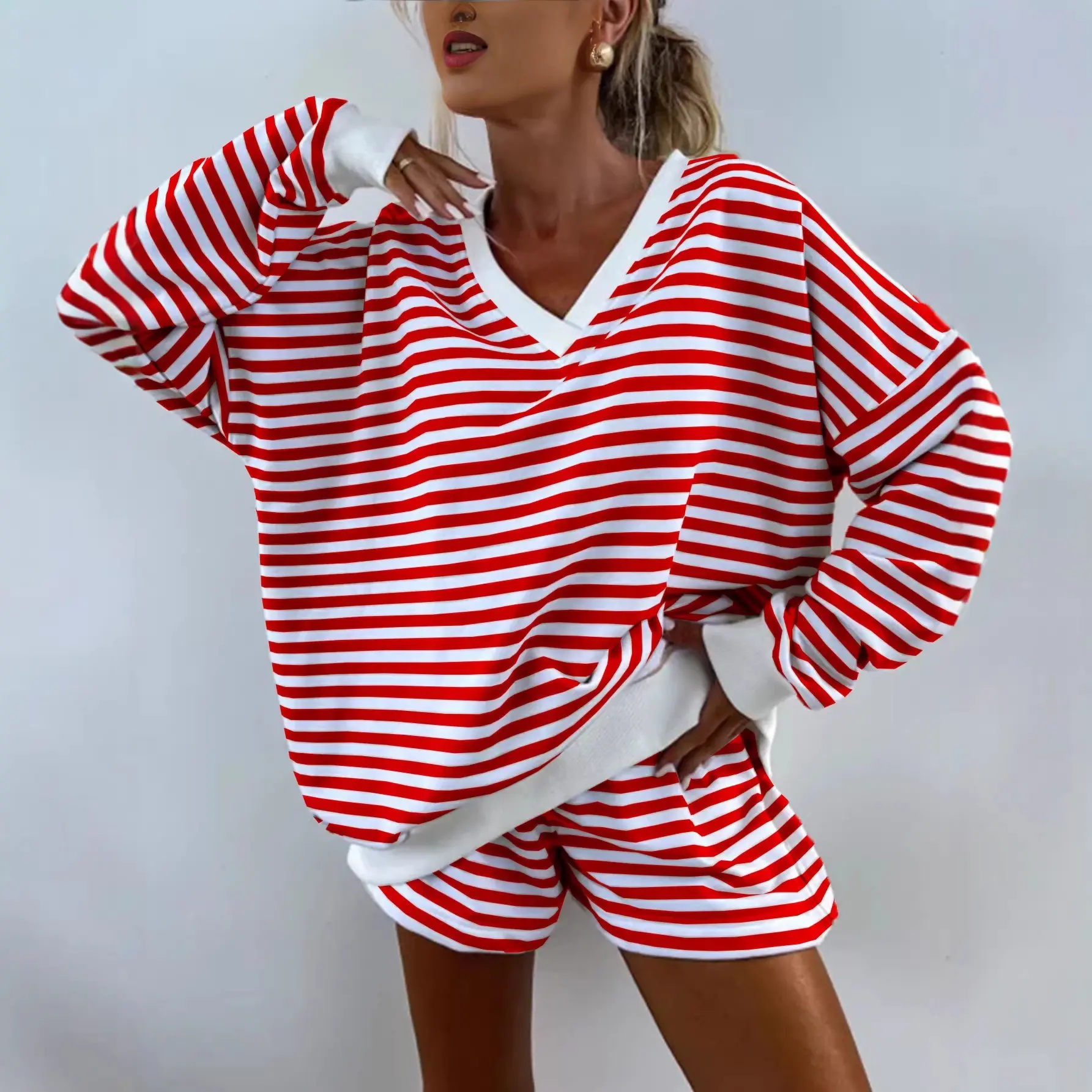 Women’s V-neck long-sleeve set, elegant striped T-shirt and shorts two-piece outfit, women’s fashionable casual set