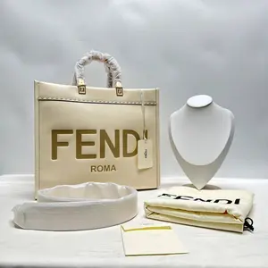 Pre-owned FENDI Calfskin tote bags Sunshine Shopper Medium White